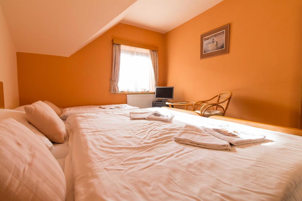 Orlik Rejviz Hotel ภายนอก รูปภาพ